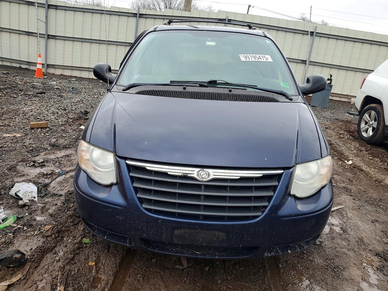 2005 CHRYSLER TOWN & COUNTRY TOURING photo 5