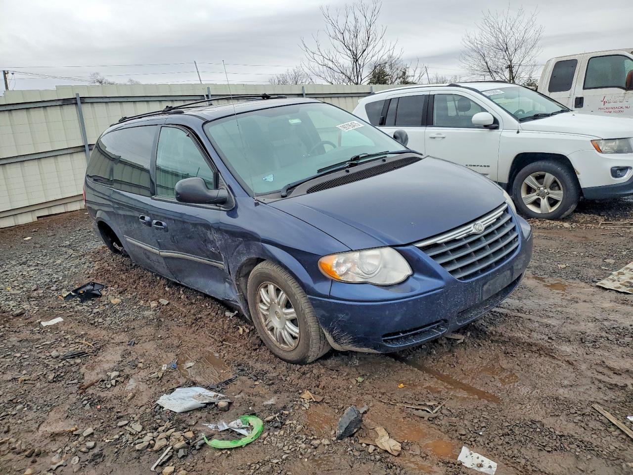 2005 CHRYSLER TOWN & COUNTRY TOURING photo 4