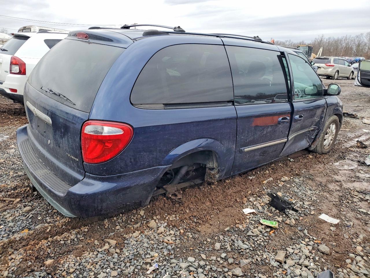 2005 CHRYSLER TOWN & COUNTRY TOURING photo 3
