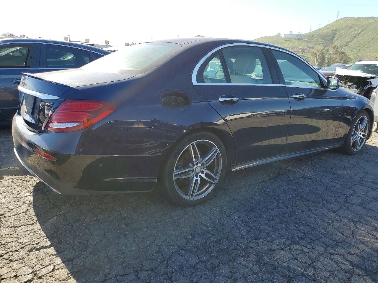 2017 MERCEDES-BENZ E 300 photo 3