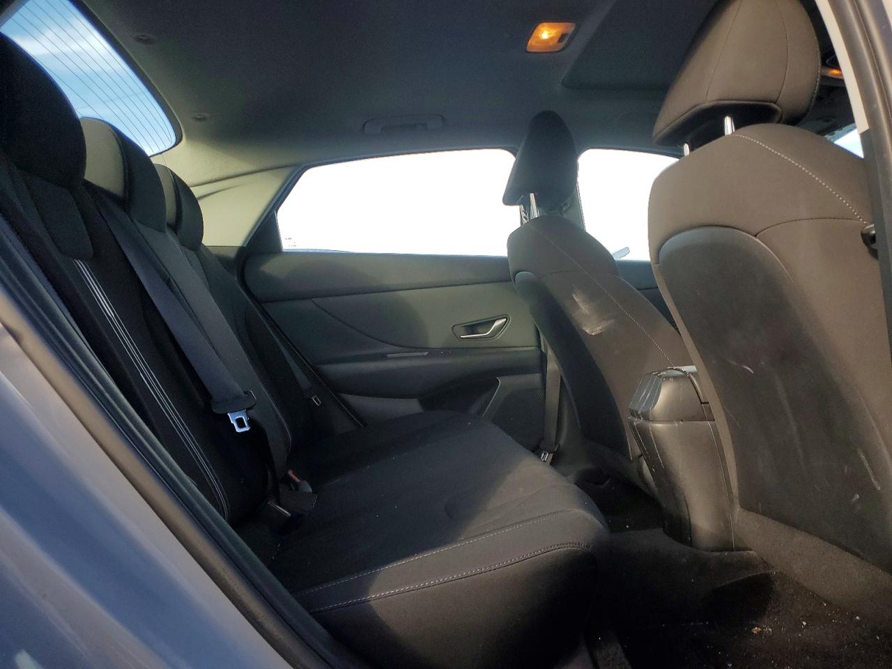 2022 HYUNDAI ELANTRA SEL photo 10