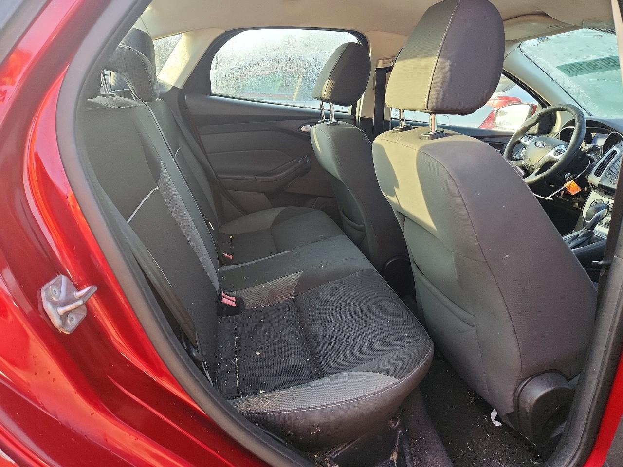 2014 FORD FOCUS SE photo 10