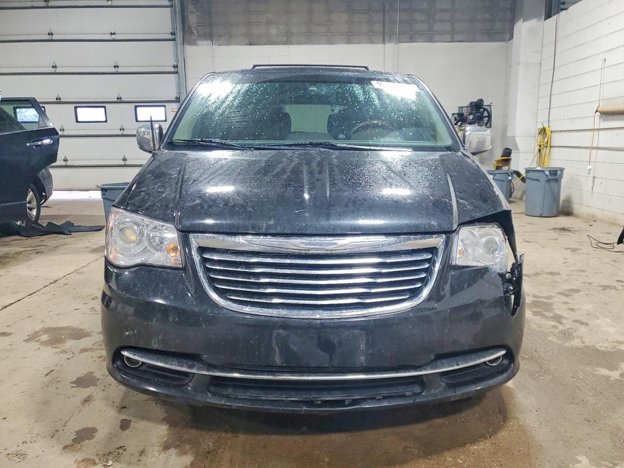 2015 CHRYSLER TOWN & COUNTRY LIMITED PLATINUM photo 5