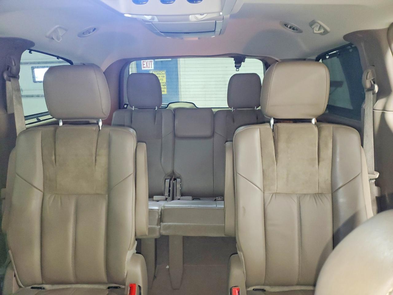 2015 CHRYSLER TOWN & COUNTRY LIMITED PLATINUM photo 10