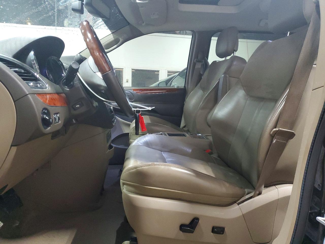2015 CHRYSLER TOWN & COUNTRY LIMITED PLATINUM photo 7