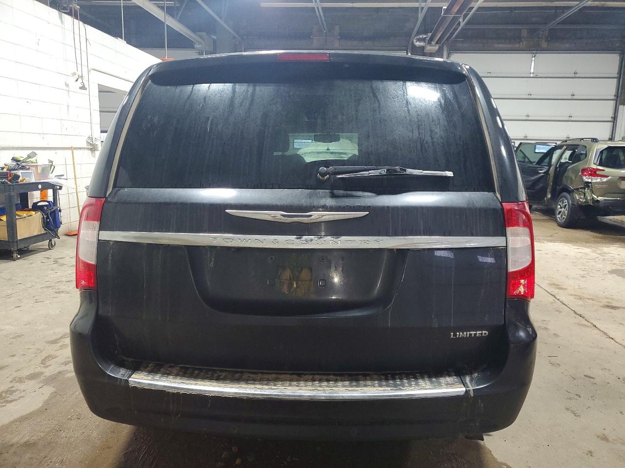 2015 CHRYSLER TOWN & COUNTRY LIMITED PLATINUM photo 6