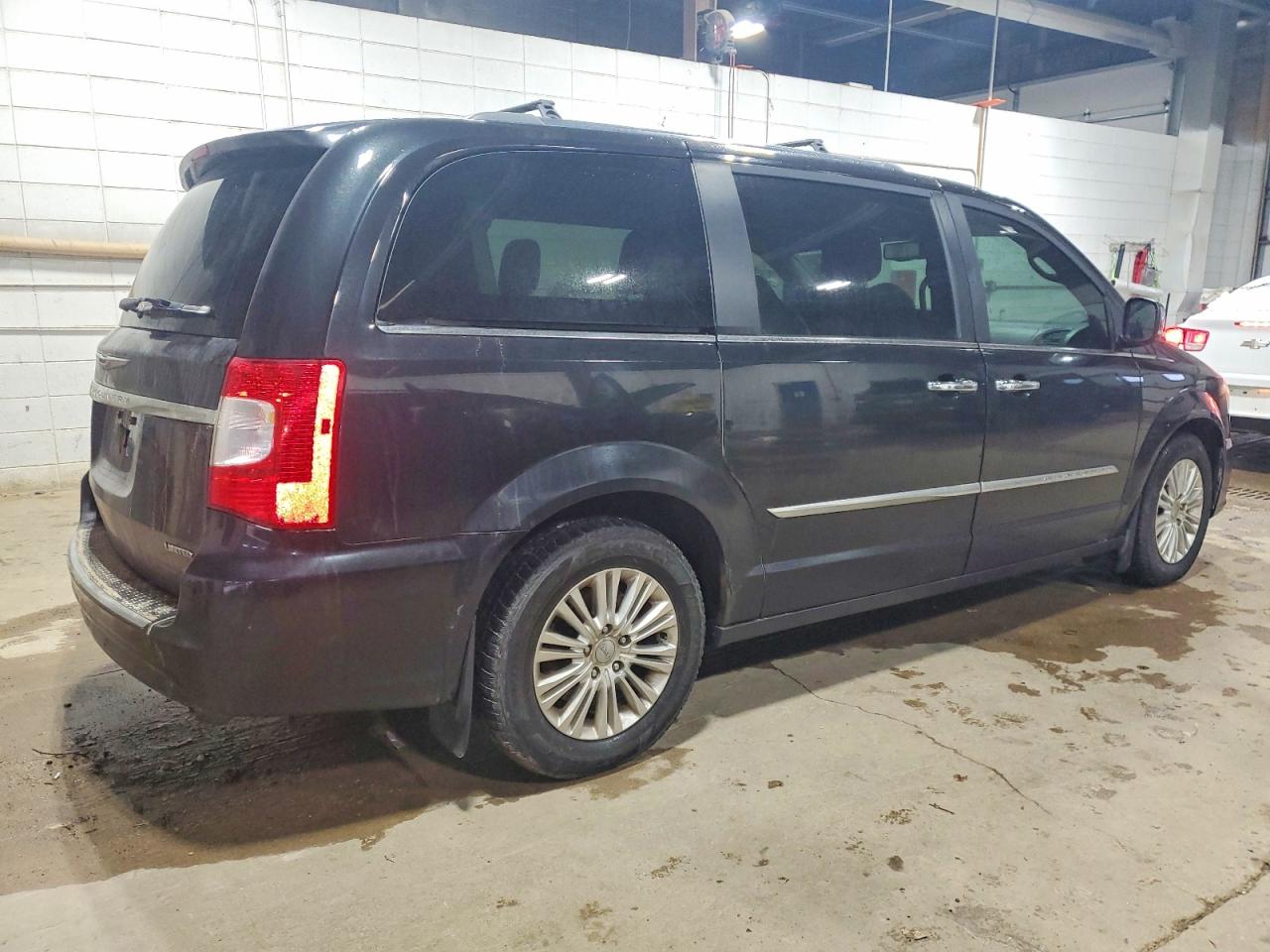 2015 CHRYSLER TOWN & COUNTRY LIMITED PLATINUM photo 3