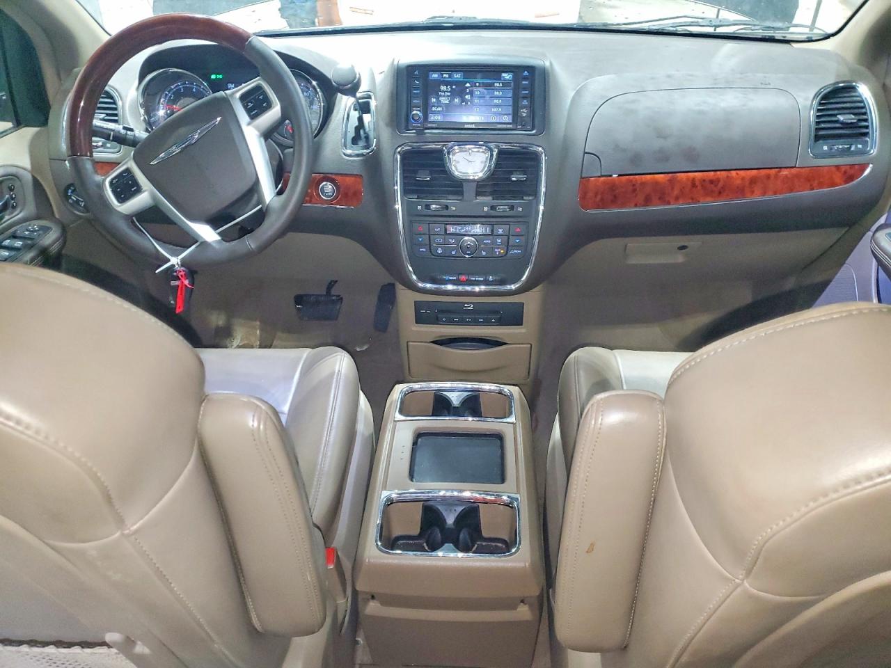 2015 CHRYSLER TOWN & COUNTRY LIMITED PLATINUM photo 8