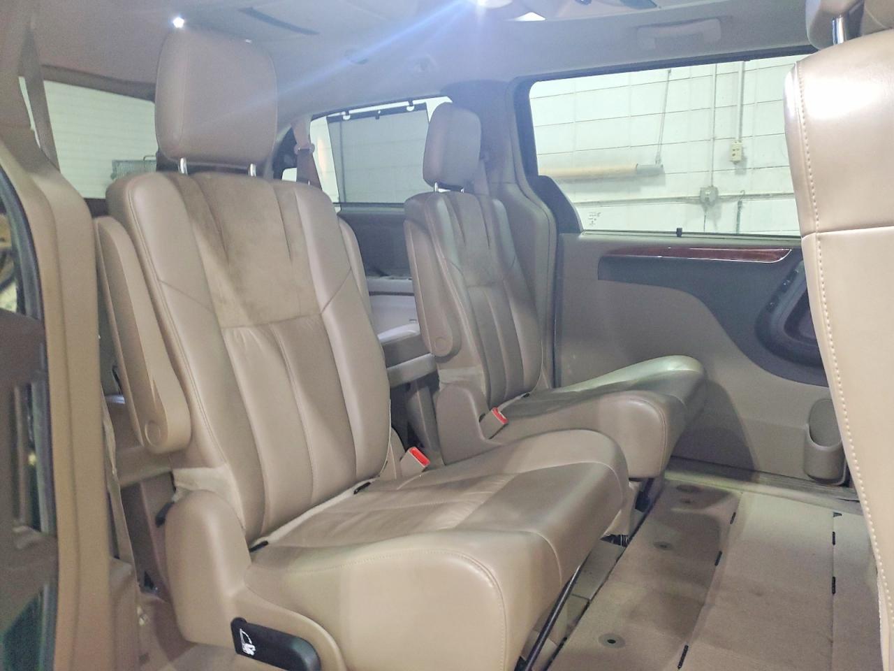 2015 CHRYSLER TOWN & COUNTRY LIMITED PLATINUM photo 11
