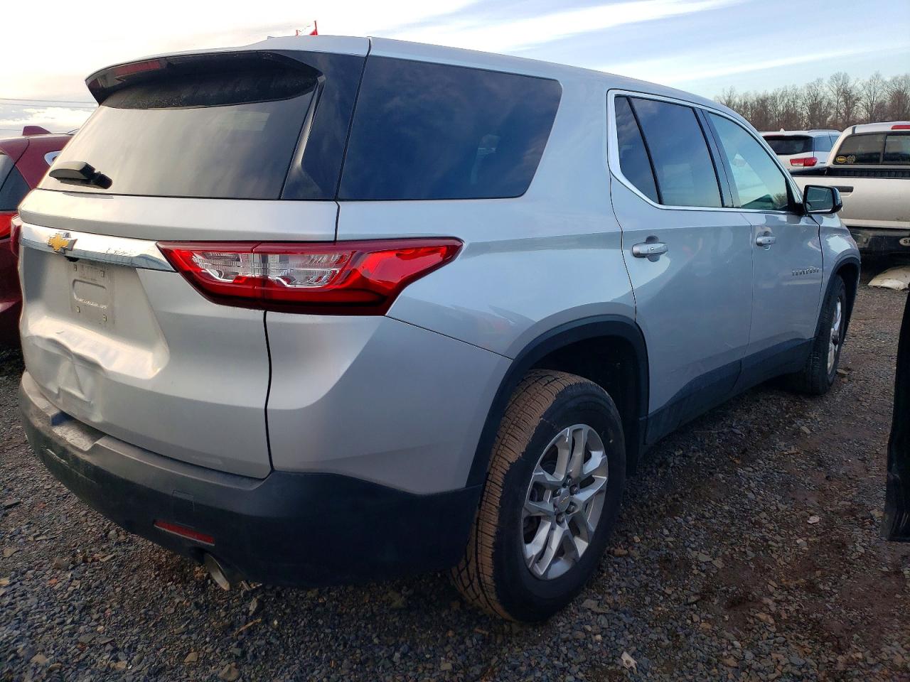 2020 CHEVROLET TRAVERSE LS photo 3