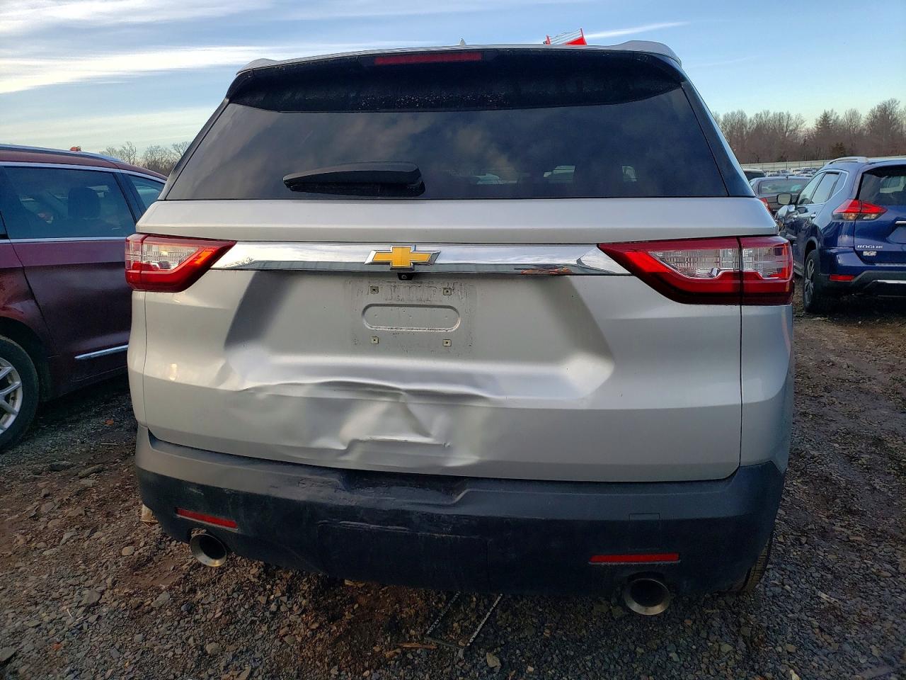 2020 CHEVROLET TRAVERSE LS photo 6
