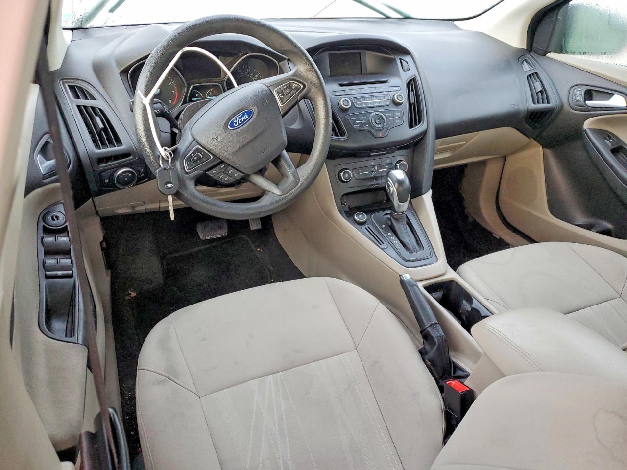 2015 FORD FOCUS SE photo 8