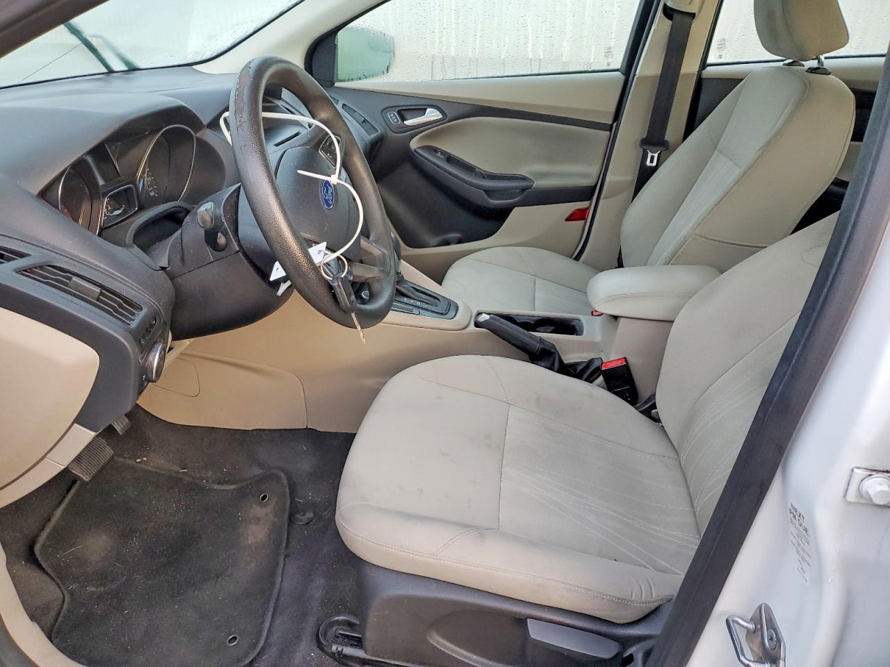 2015 FORD FOCUS SE photo 7