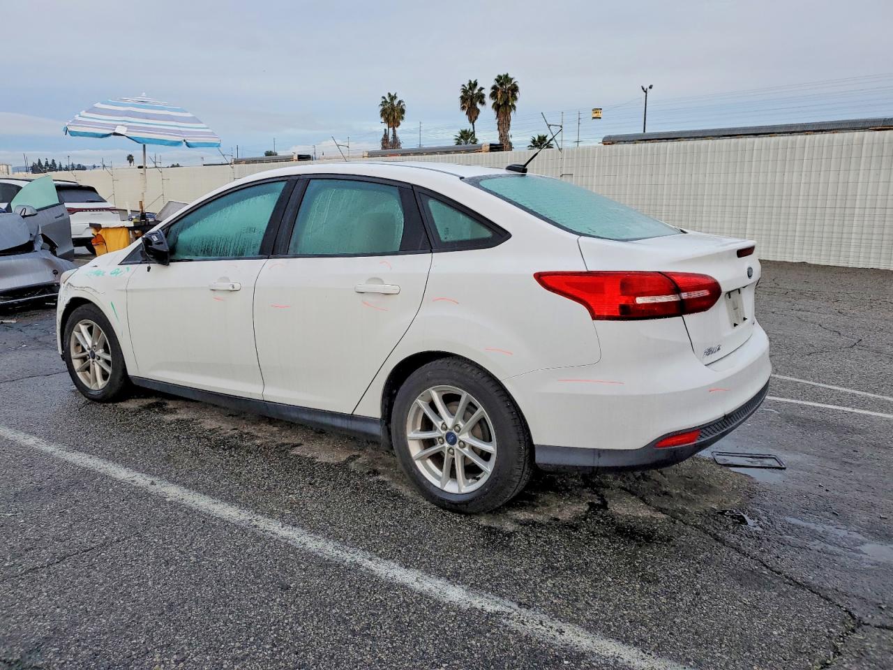 2015 FORD FOCUS SE photo 2