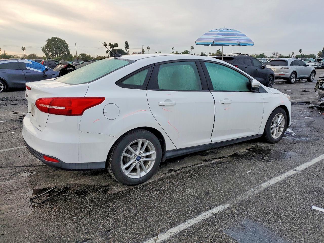2015 FORD FOCUS SE photo 3