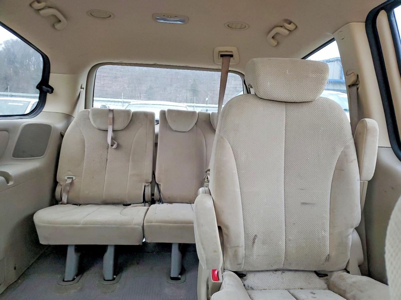 2010 KIA SEDONA EX photo 19