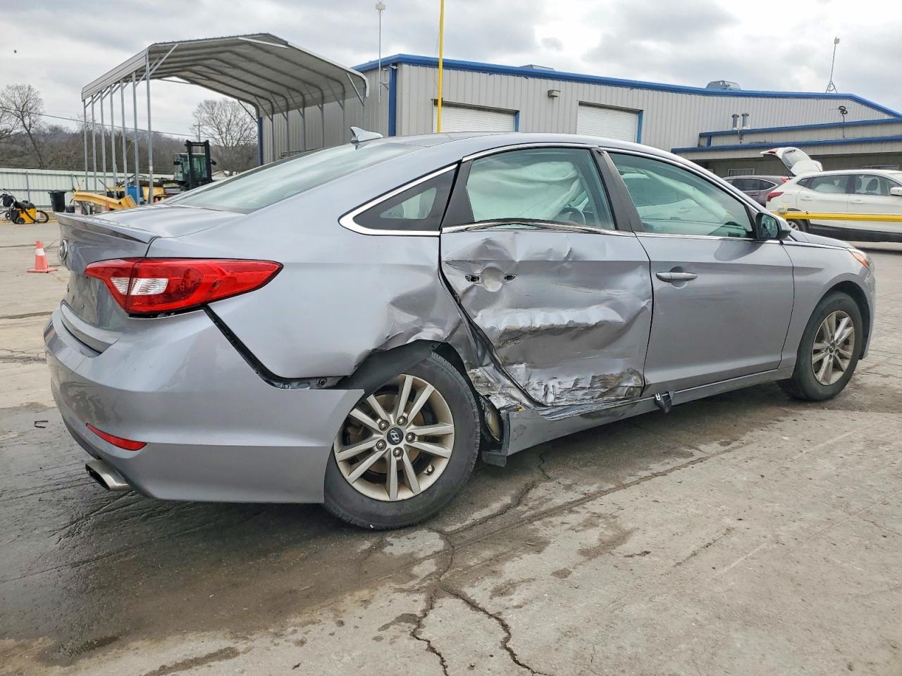 2017 HYUNDAI SONATA SE photo 3