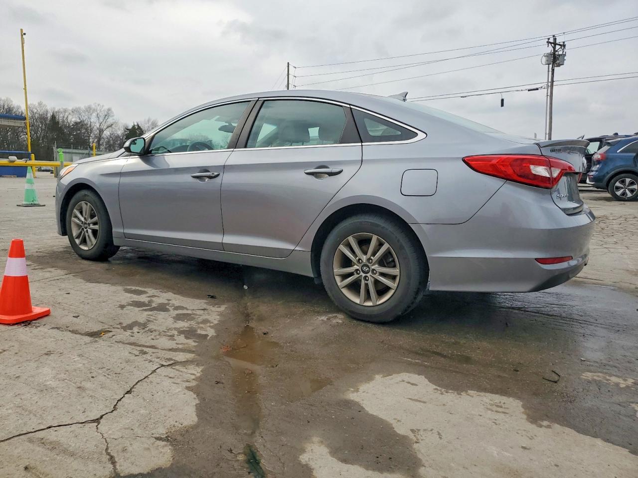 2017 HYUNDAI SONATA SE photo 2