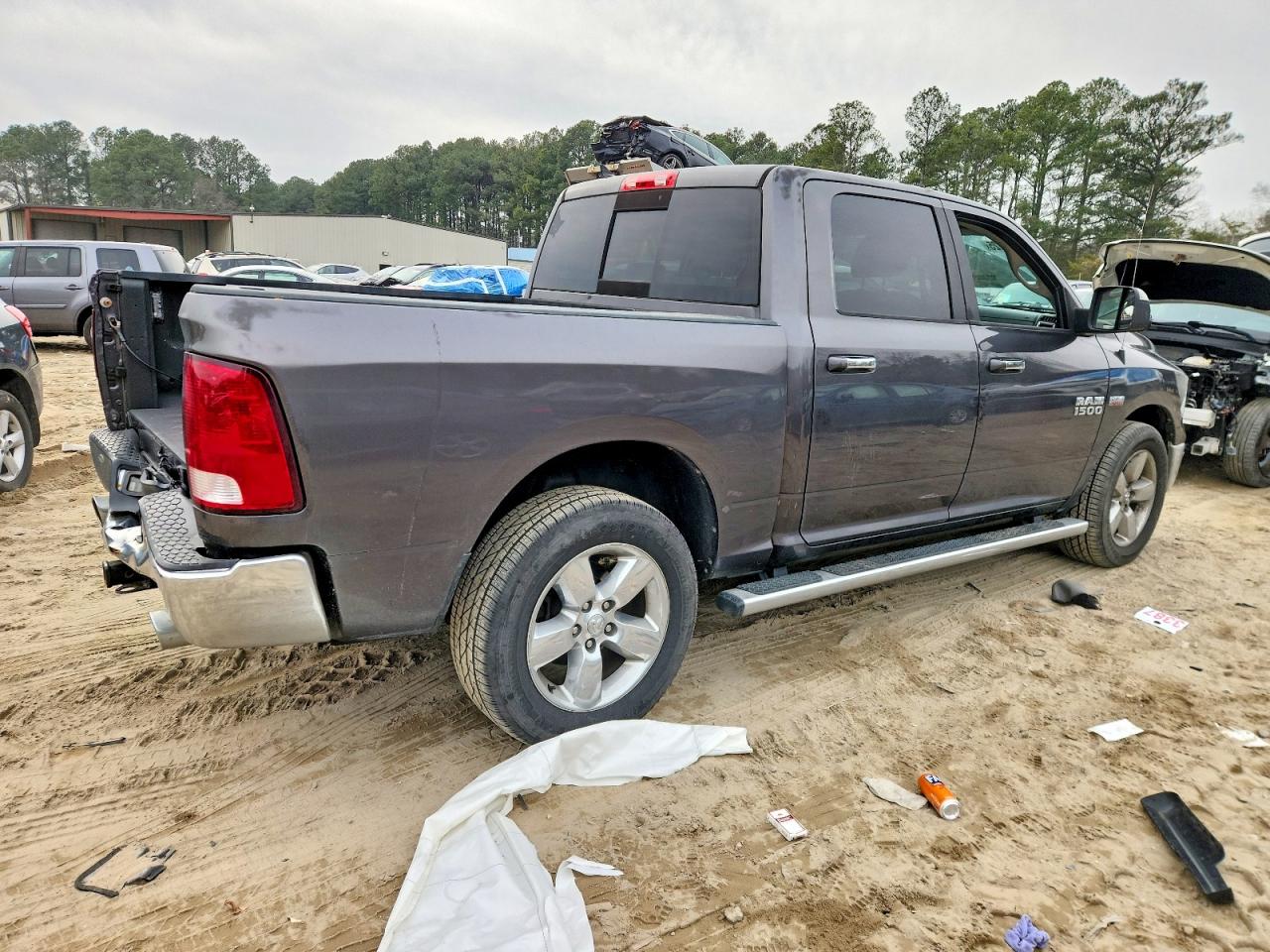 2017 RAM 1500 SLT photo 5