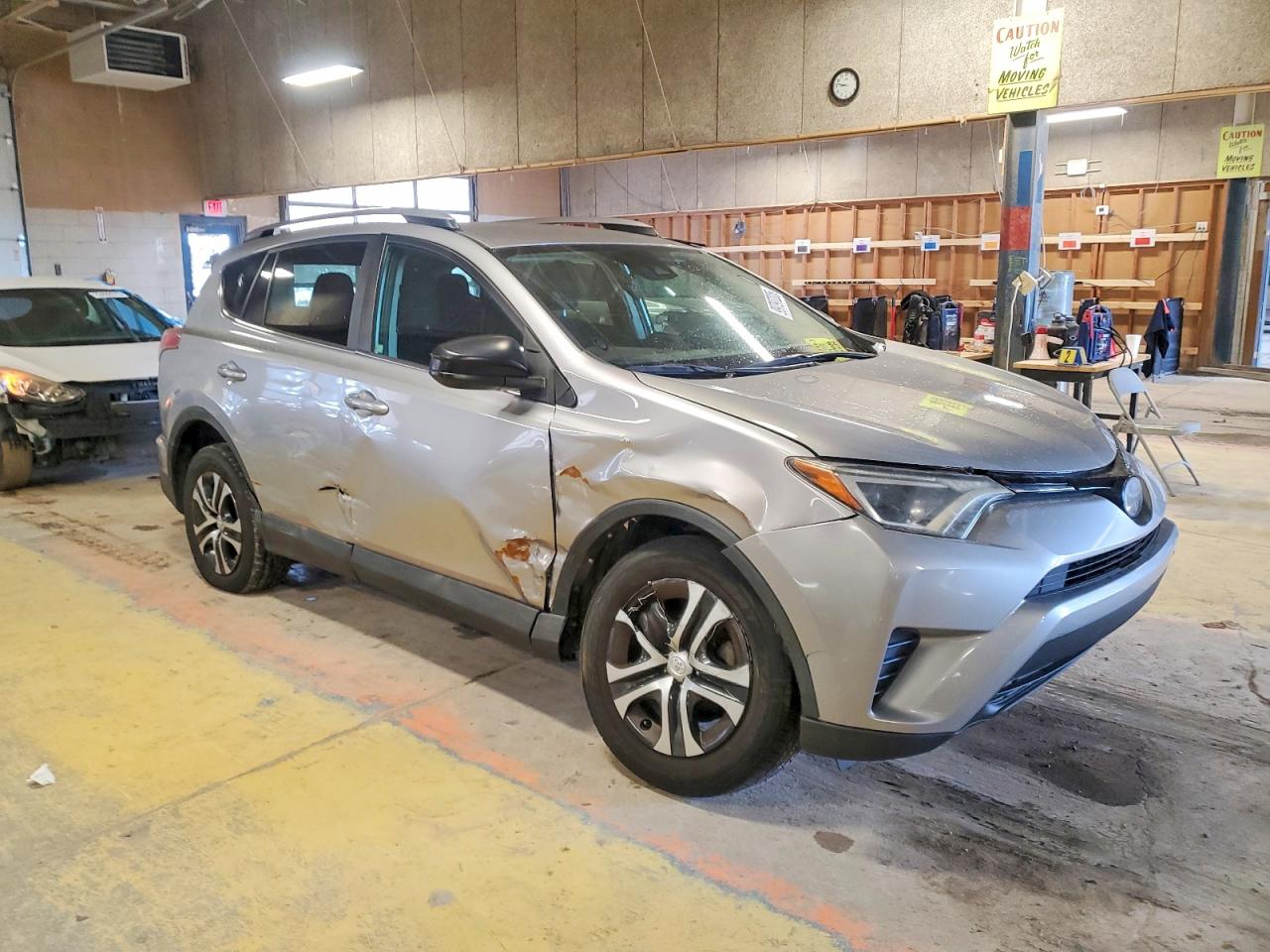 2017 TOYOTA RAV4 LE photo 4