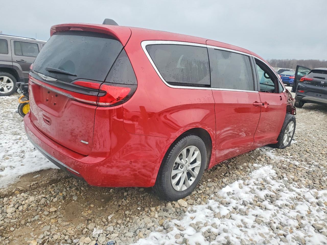 2025 CHRYSLER PACIFICA SELECT photo 7