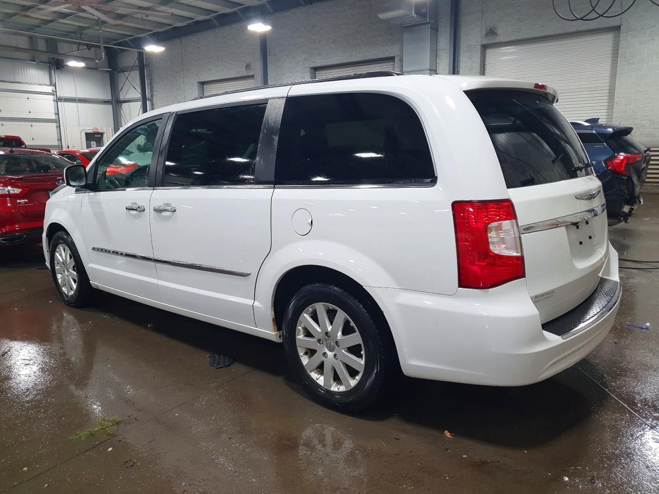 2015 CHRYSLER TOWN & COUNTRY TOURING photo 2