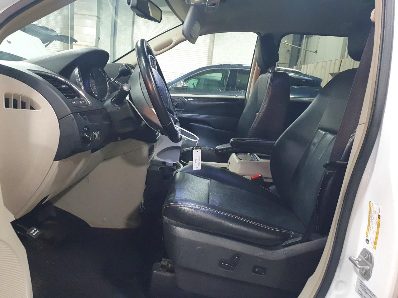 2015 CHRYSLER TOWN & COUNTRY TOURING photo 7