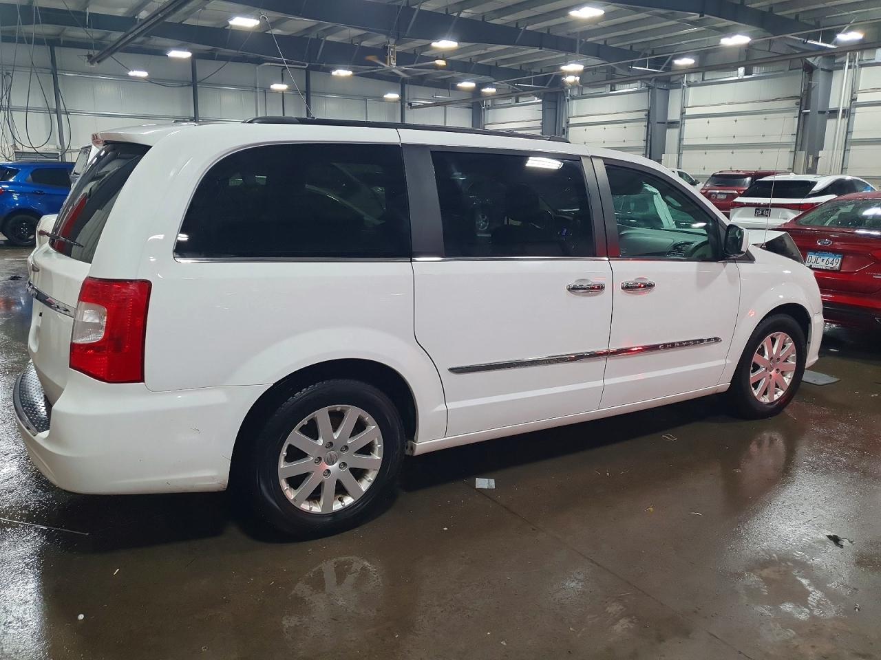 2015 CHRYSLER TOWN & COUNTRY TOURING photo 3