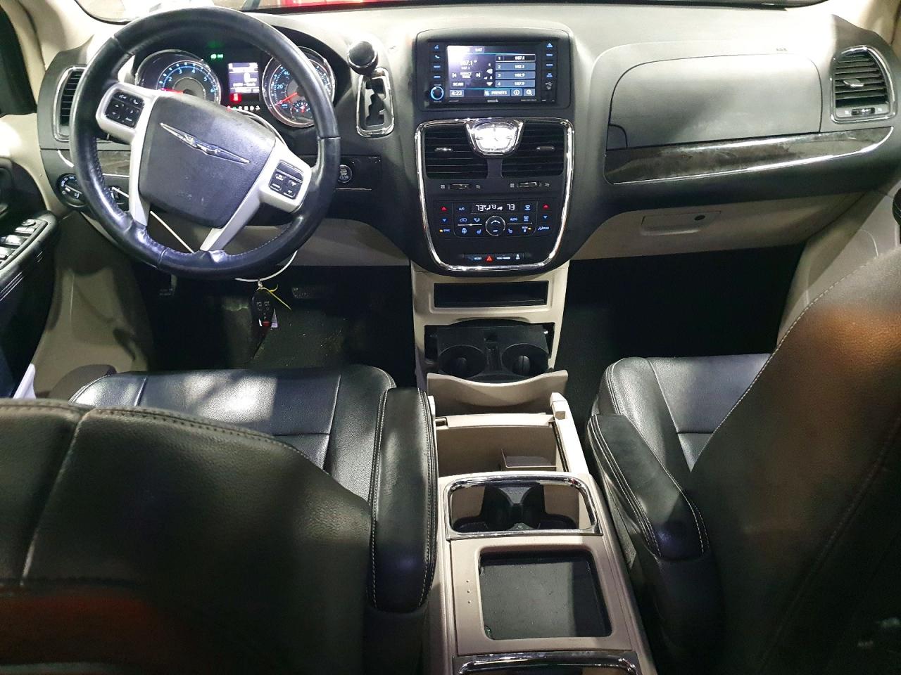 2015 CHRYSLER TOWN & COUNTRY TOURING photo 8