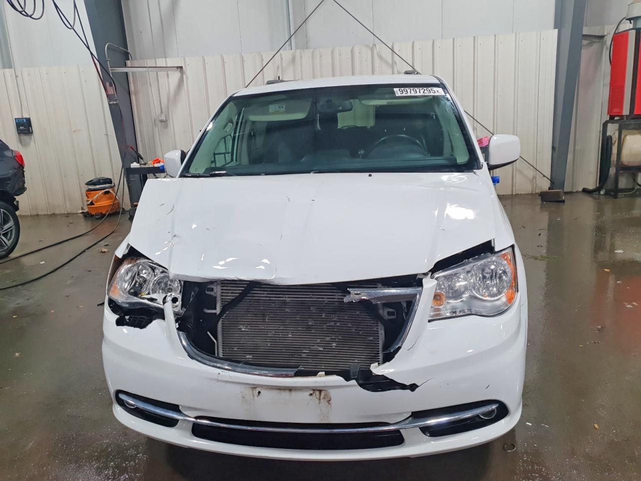 2015 CHRYSLER TOWN & COUNTRY TOURING photo 5