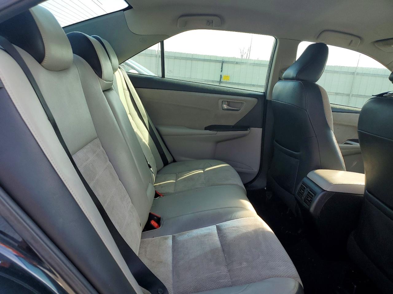 2016 TOYOTA CAMRY LE photo 10