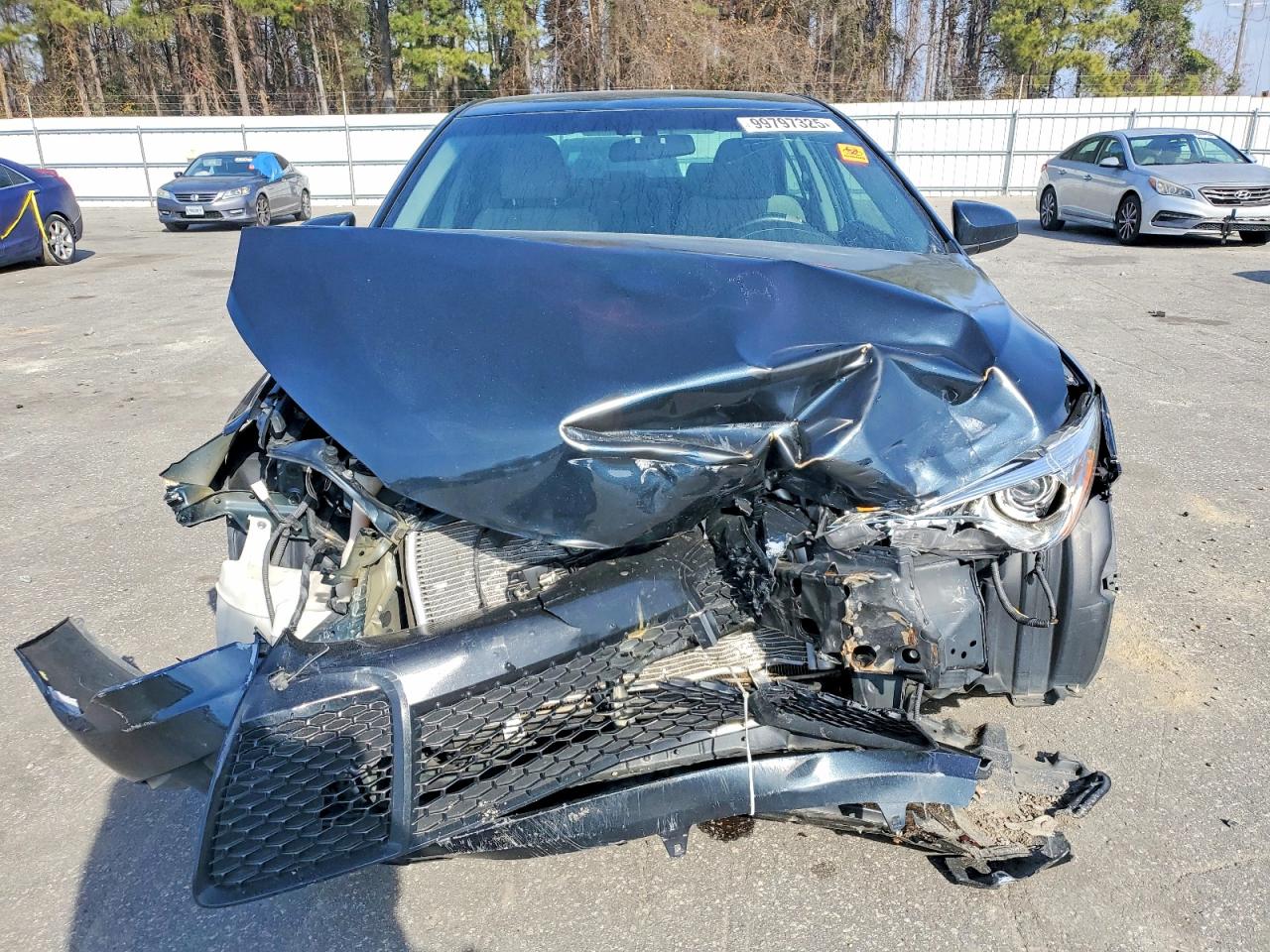 2016 TOYOTA CAMRY LE photo 5