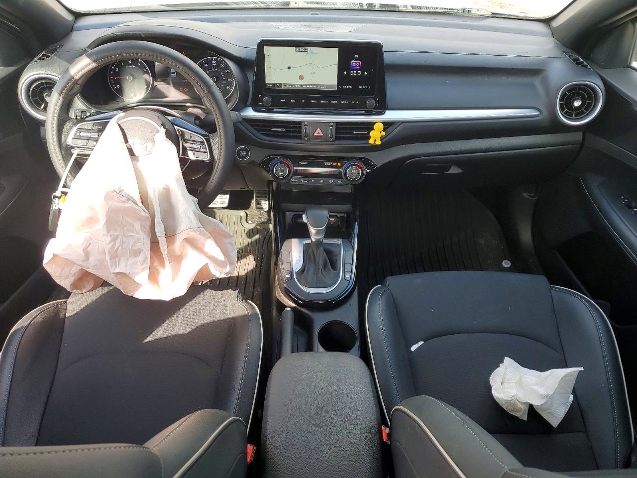 2023 KIA FORTE GT LINE photo 8