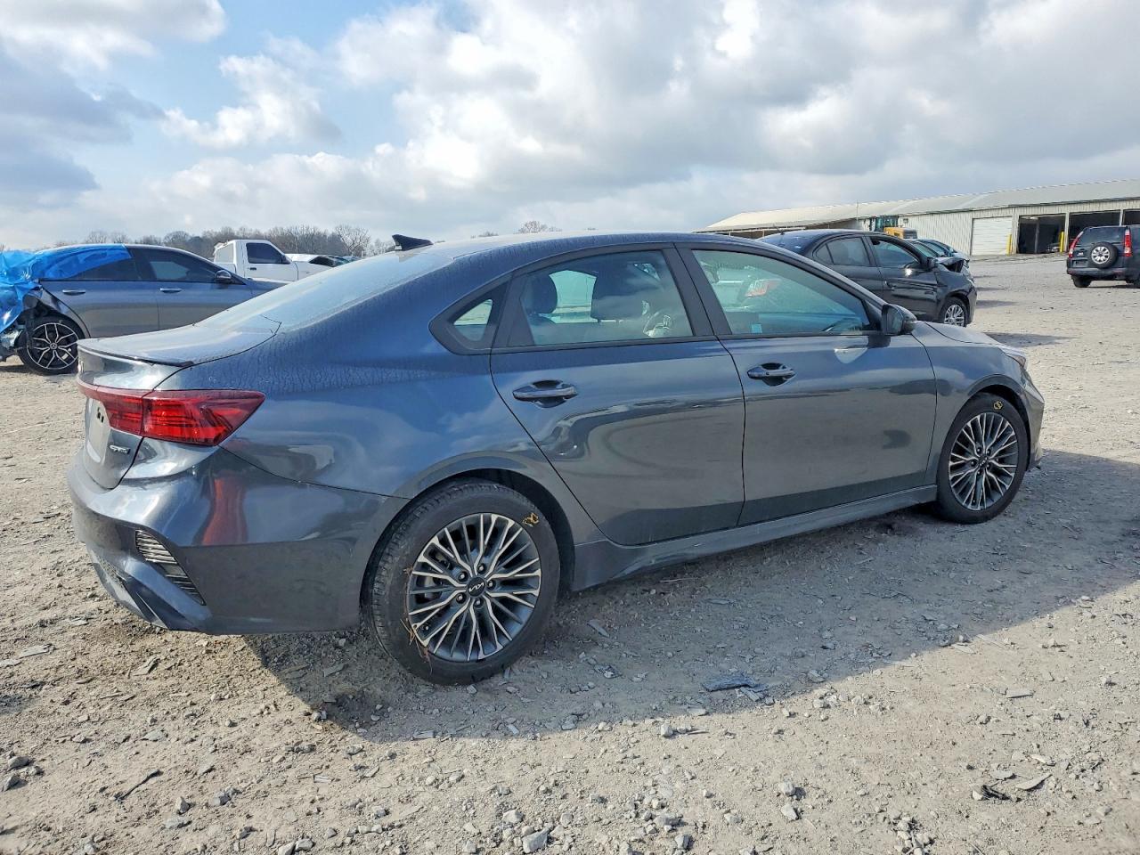 2023 KIA FORTE GT LINE photo 3