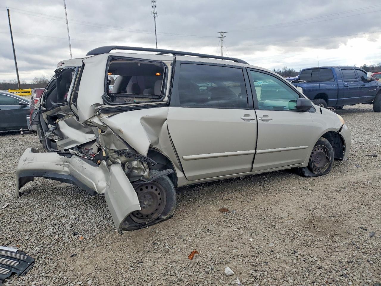 2008 TOYOTA SIENNA CE photo 3