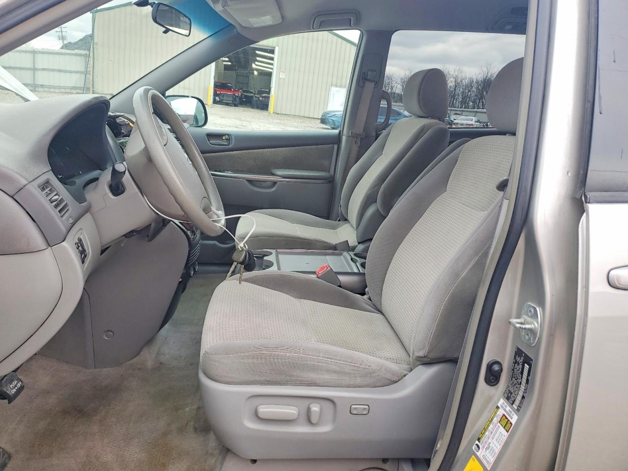 2008 TOYOTA SIENNA CE photo 7