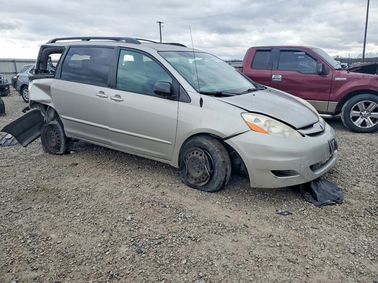 2008 TOYOTA SIENNA CE photo 4