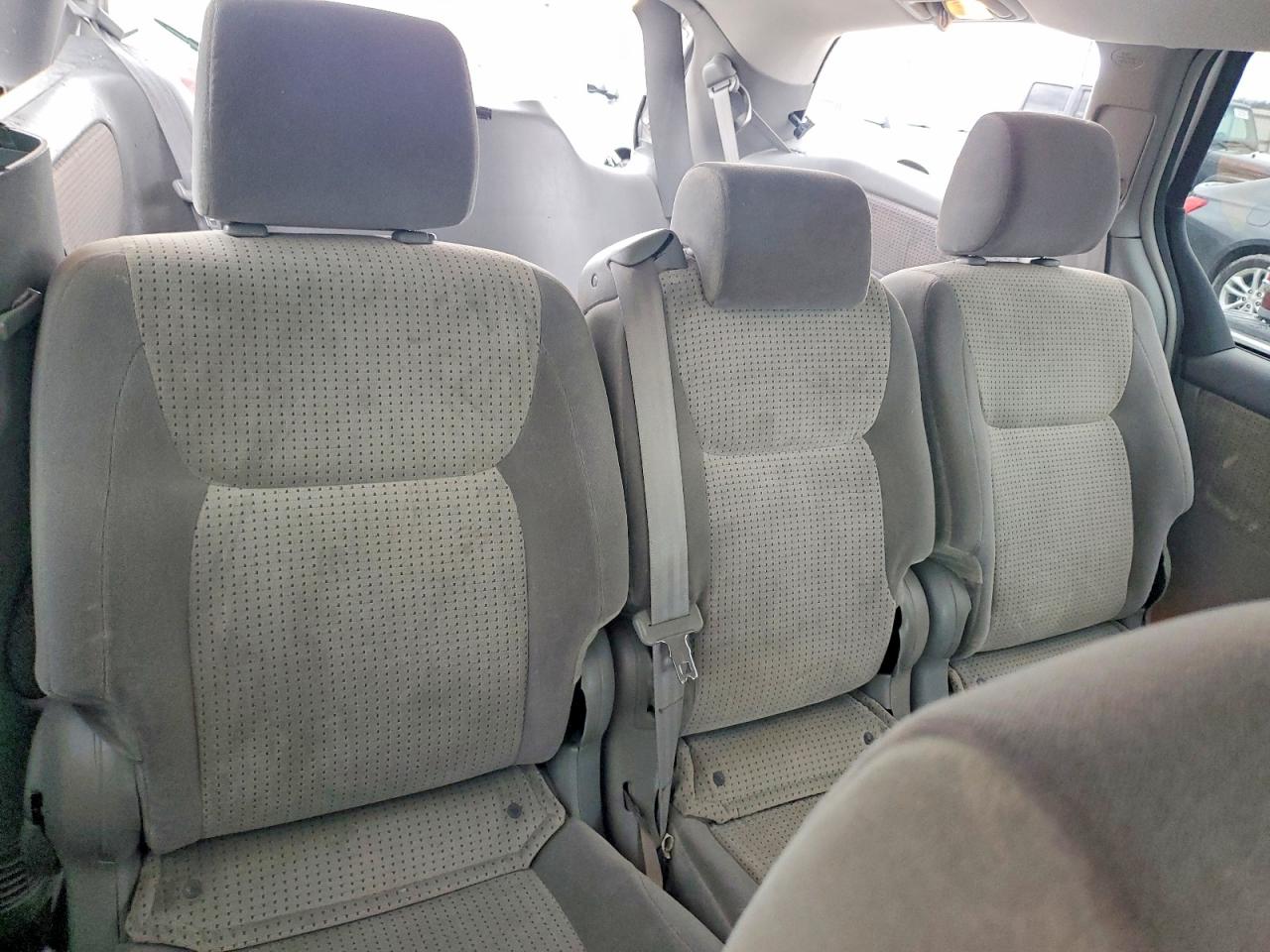 2008 TOYOTA SIENNA CE photo 11