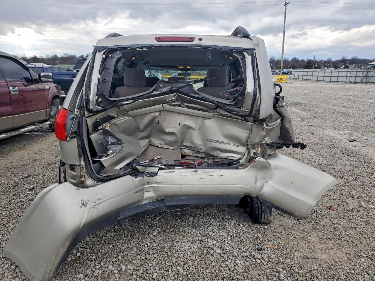 2008 TOYOTA SIENNA CE photo 6