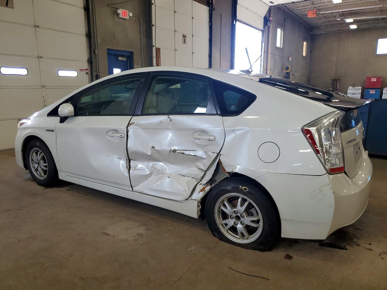 2010 TOYOTA PRIUS photo 2