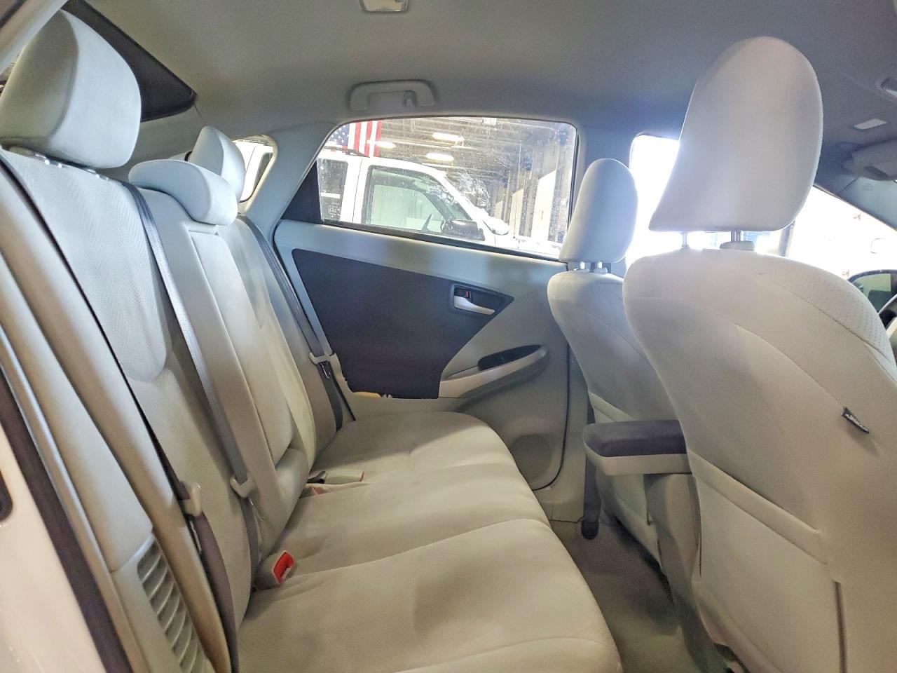 2010 TOYOTA PRIUS photo 11