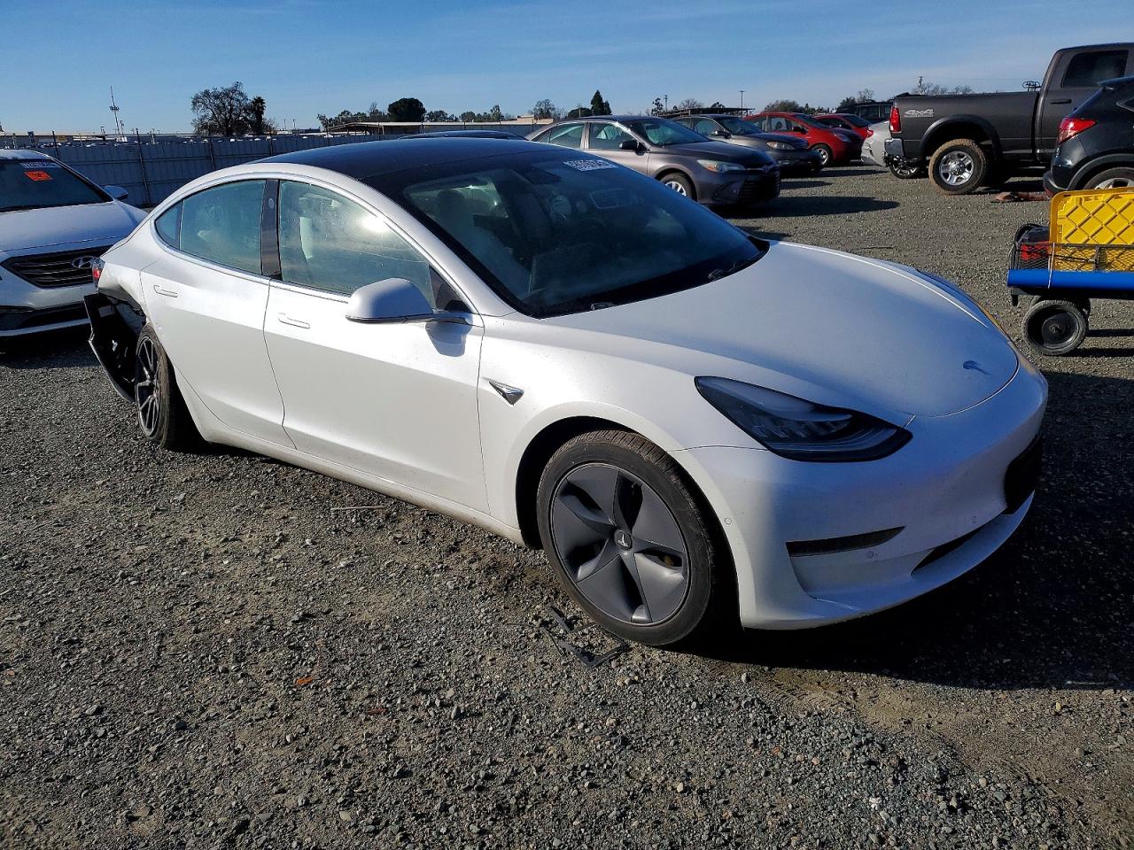 2019 TESLA MODEL 3 photo 4