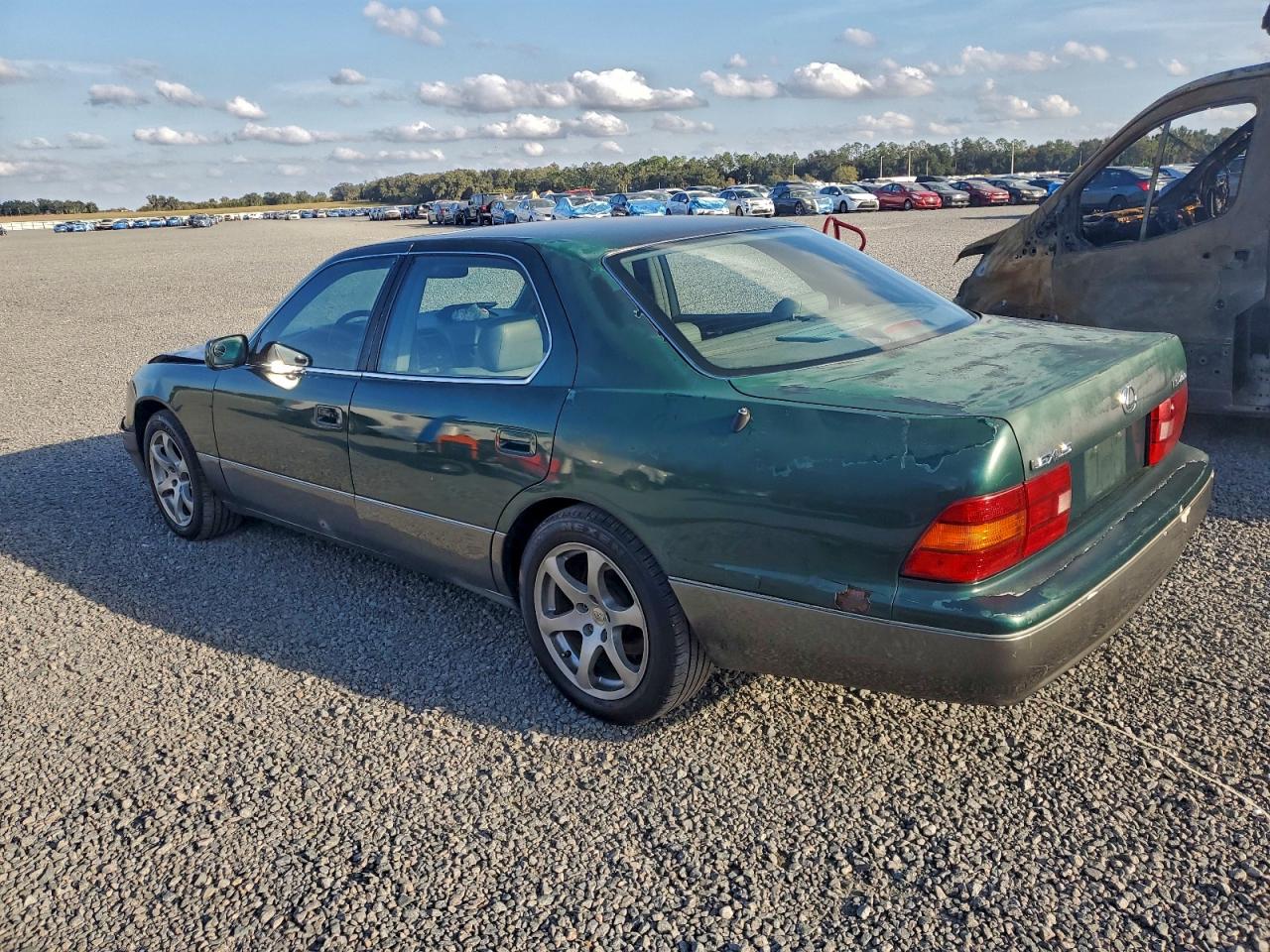 1996 LEXUS LS 400 photo 2