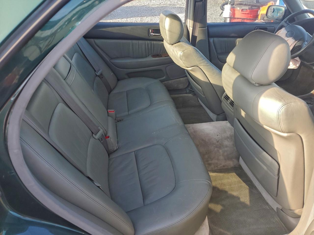 1996 LEXUS LS 400 photo 10