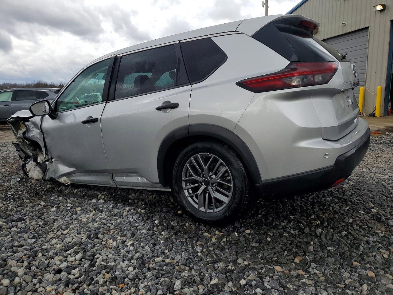 2024 NISSAN ROGUE S photo 2