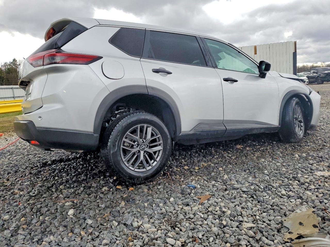 2024 NISSAN ROGUE S photo 3