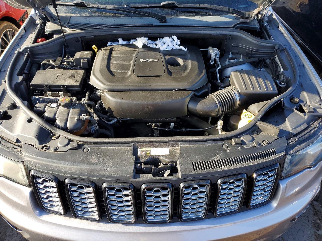 2018 JEEP GRAND CHEROKEE LAREDO photo 11