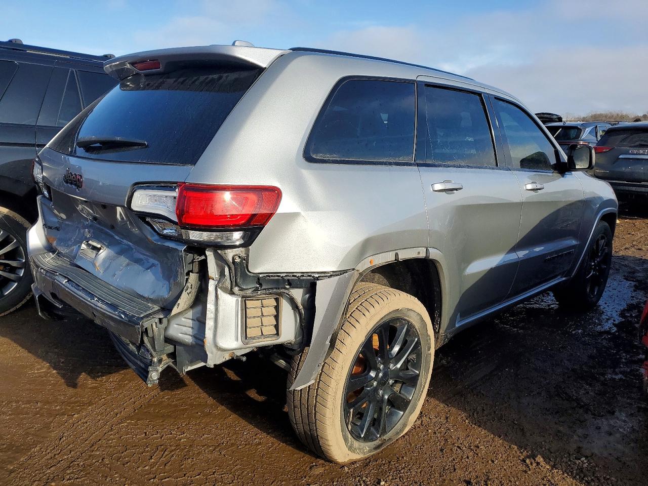 2018 JEEP GRAND CHEROKEE LAREDO photo 3