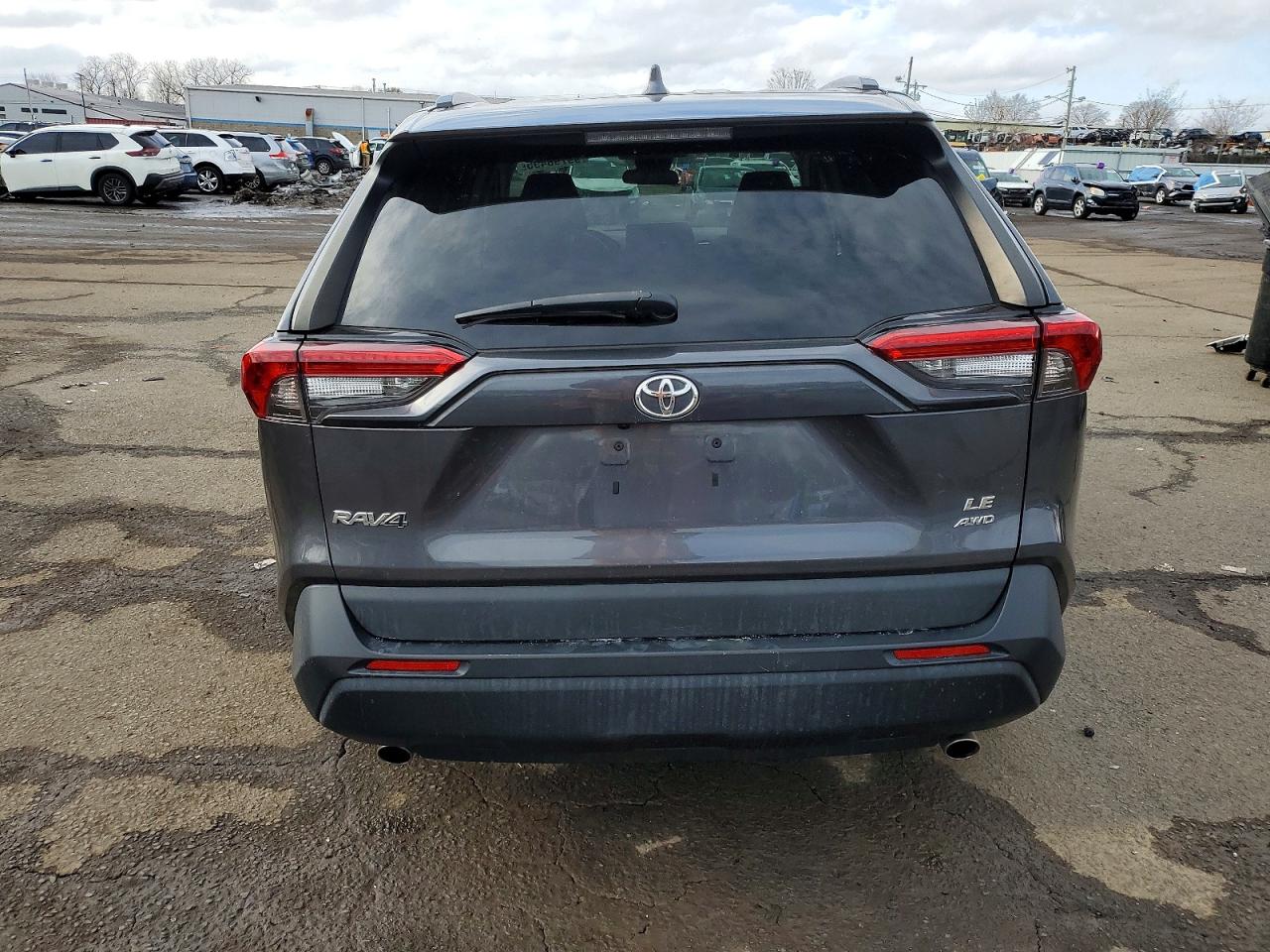 2021 TOYOTA RAV4 LE photo 6