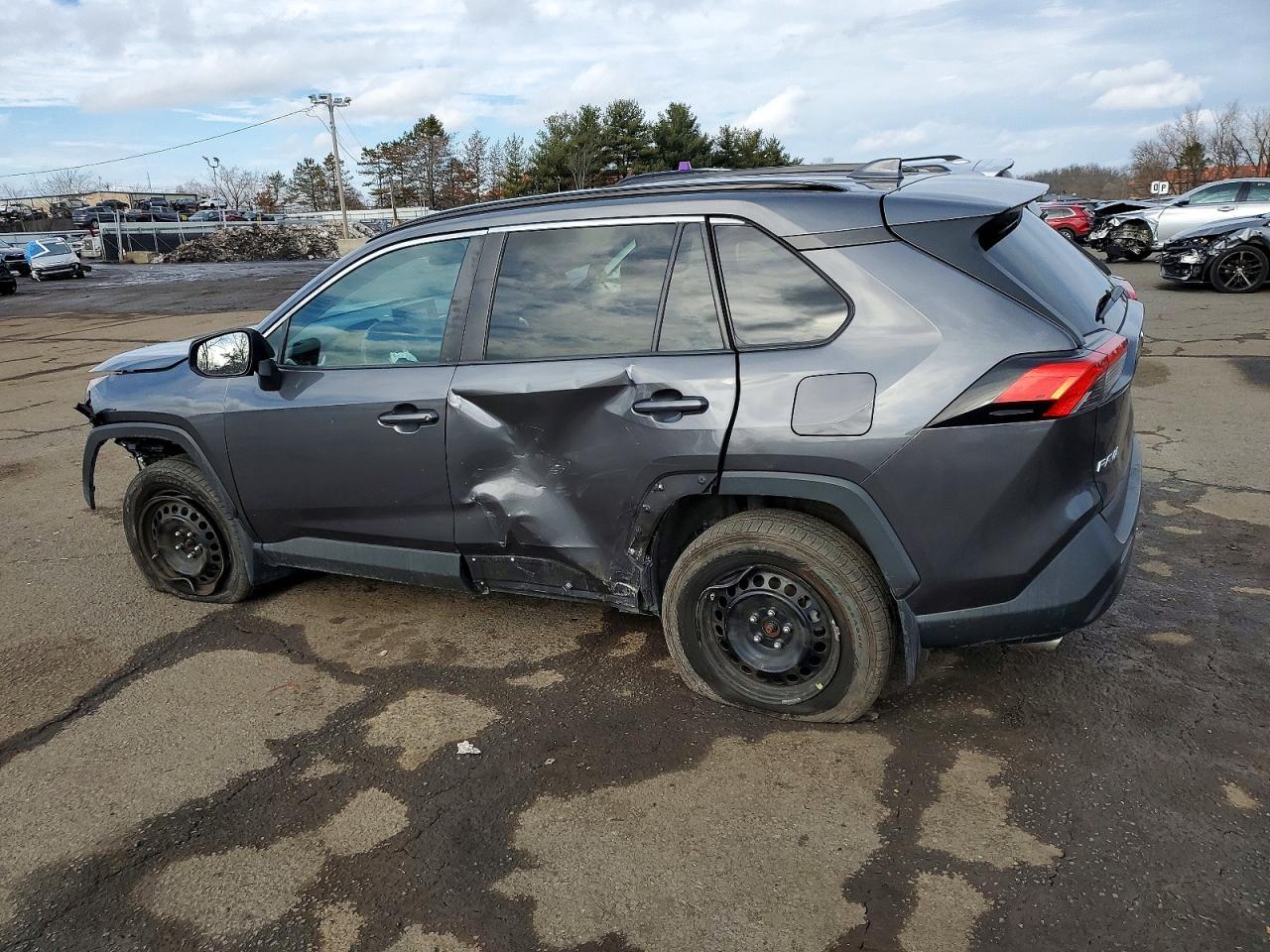 2021 TOYOTA RAV4 LE photo 2